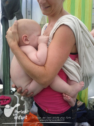 Porter A Bras Porter Son Enfant Porter A Bras Porter Son Enfant