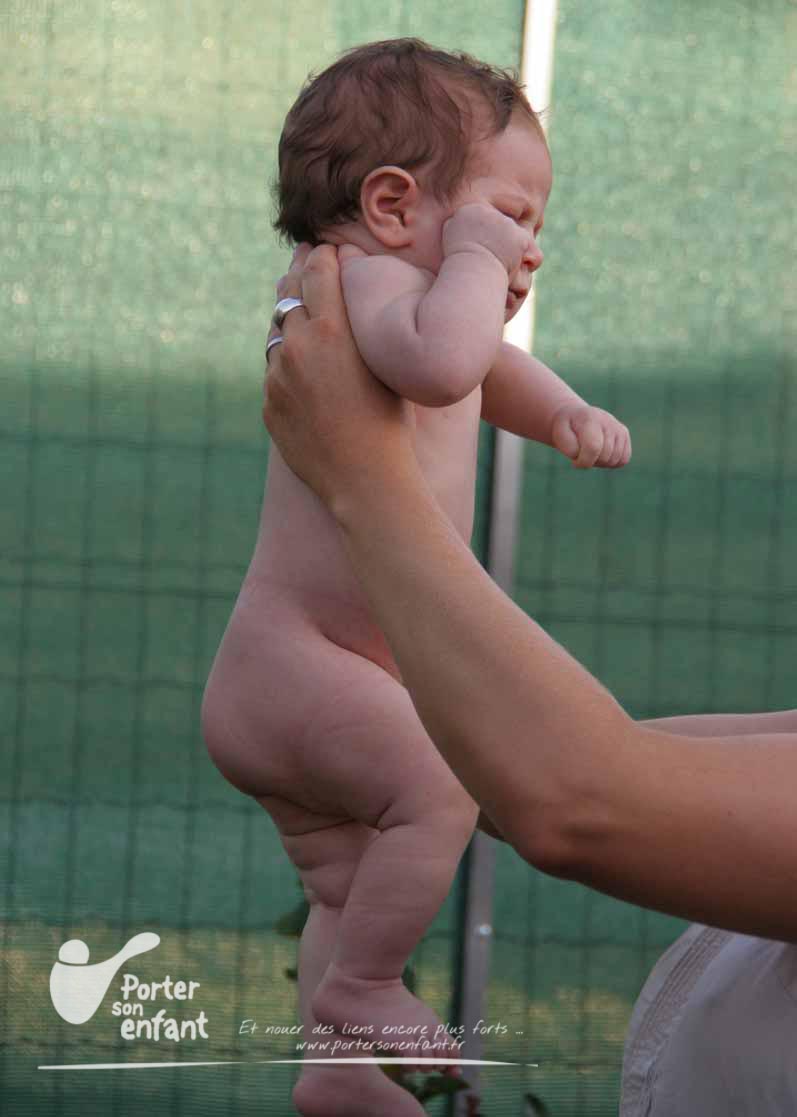 Porter A Bras Porter Son Enfant Porter A Bras Porter Son Enfant
